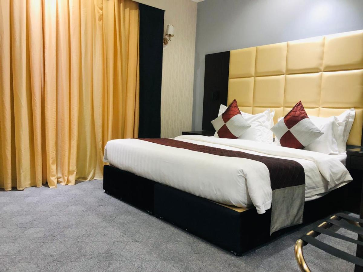 M Platinum Hotel Медина Экстерьер фото